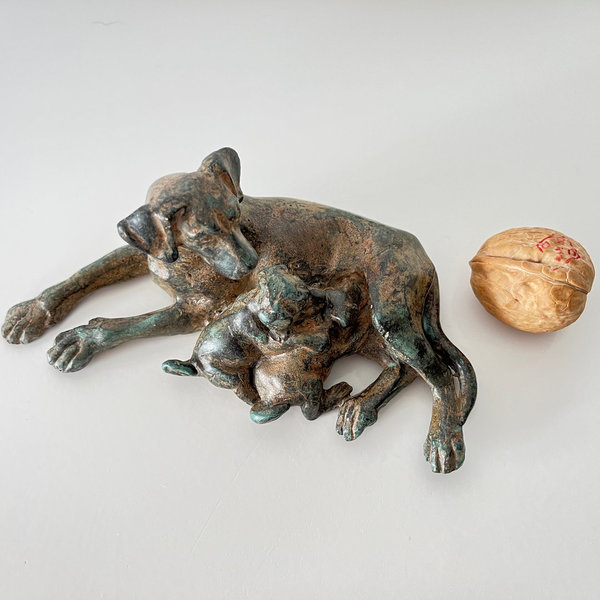 Pierre Chenet: Chien avec chiots en bronze (Hond met pups in brons)