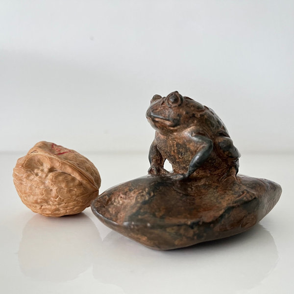 Pierre Chenet: Grenouille sur pierre en bronze (Kikker op steen in brons)